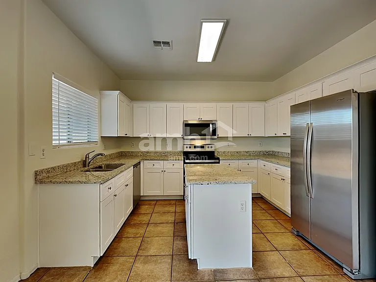 3529 W Glass Ln — Photo 3