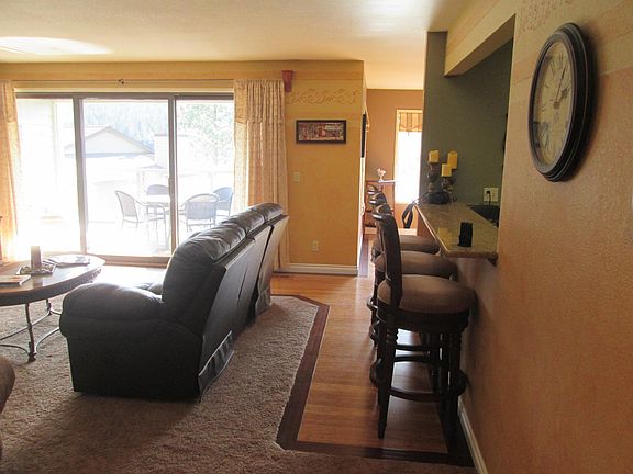 4th image of 212 E 1st Ave