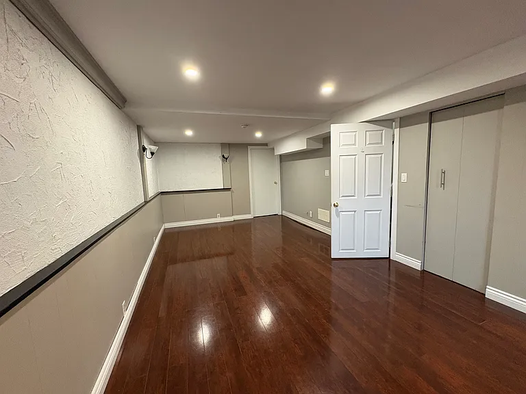136 Mooregate Cres #2 — Photo 7