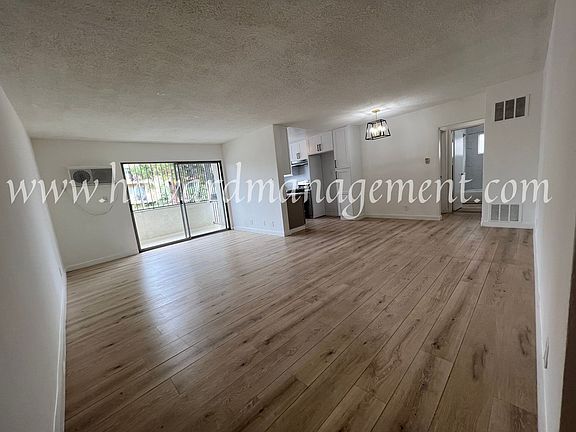 5th image of 10206 Regent St APT 2