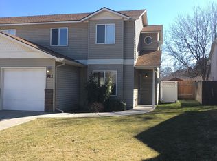 911 Cove Arm Cir, Nampa, ID 83651