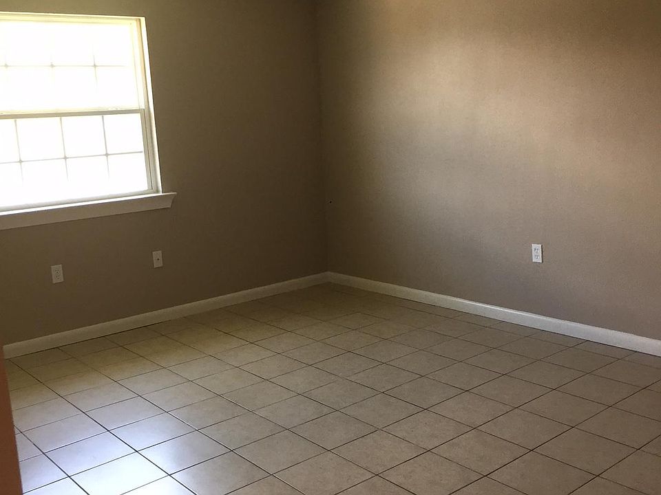 2nd image of 5008 Mount Rushmore Dr APT A