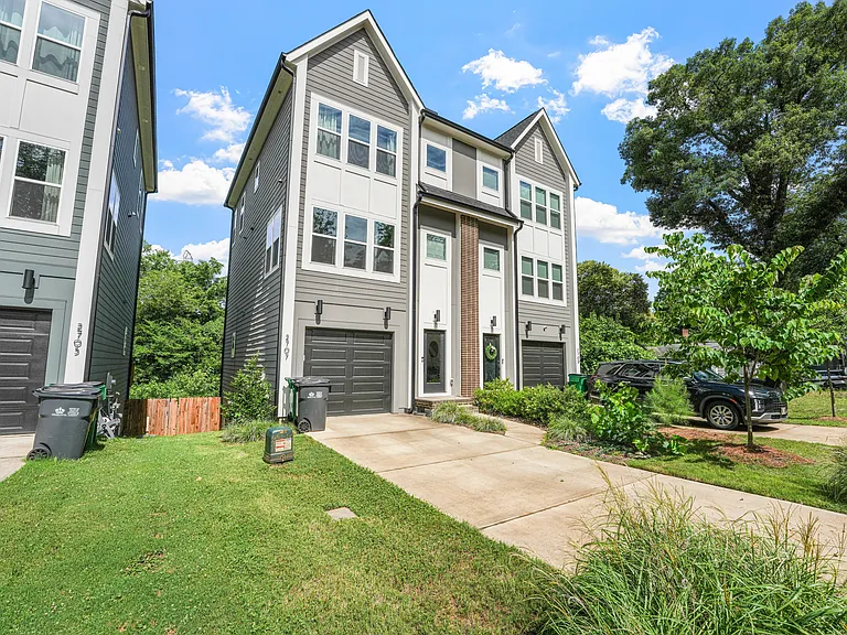 2707 Parkway Ave — Photo 2