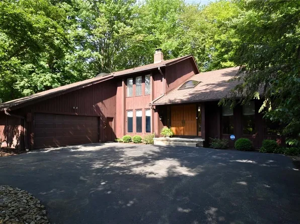 3990 E Meadow Ln, Beachwood, OH 44122