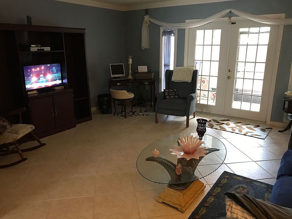 1st image of 4040 Mount Vernon Ave