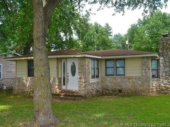 416 N Caney St, Copan, OK 74022