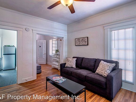 3rd image of 411 N Juniper St