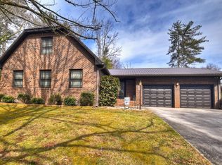 240 Hancock Dr, Ellijay, GA 30540