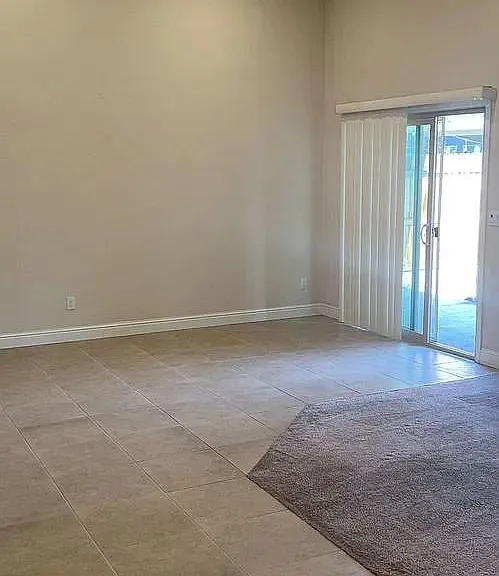 2316 N Divisadero St — Photo 2