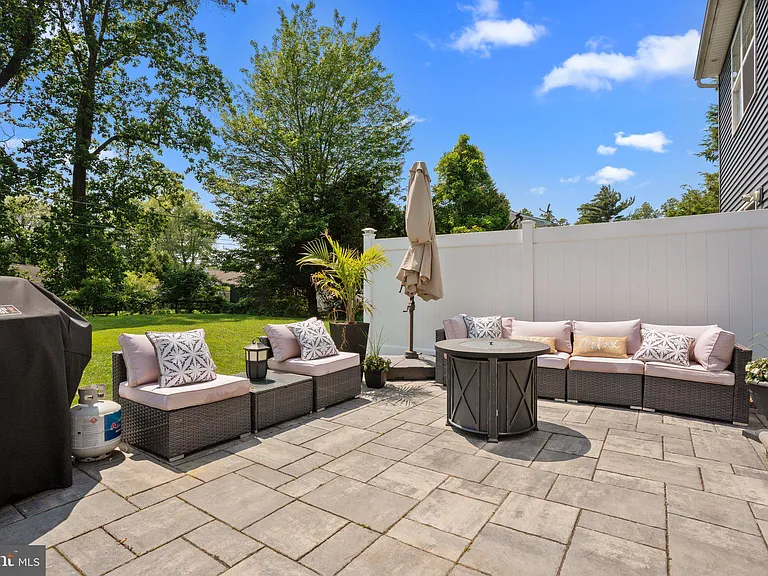 513 Arbutus Ave #A — Photo 23