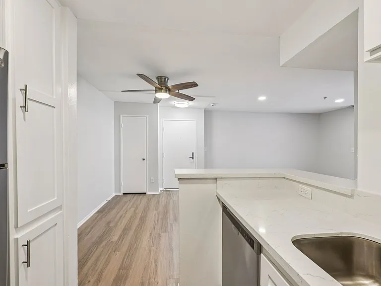 310 Virgil — Photo 11