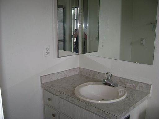 2nd image of 4008 SE 12th Pl APT 4
