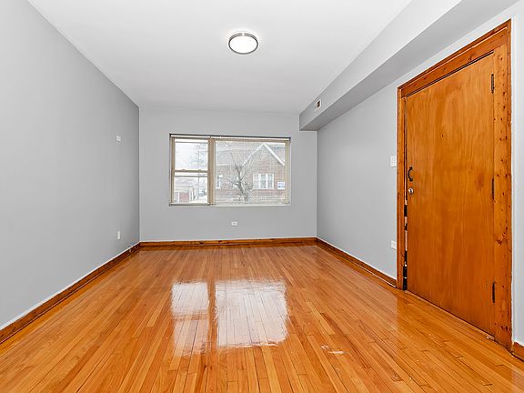 2nd image of 6000-04 S Albany Ave #1
