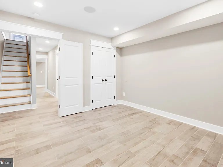 3129 Fait Ave — Photo 16