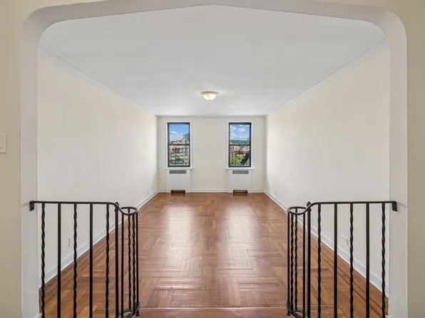 2175 Cedar Avenue image 1 of 15