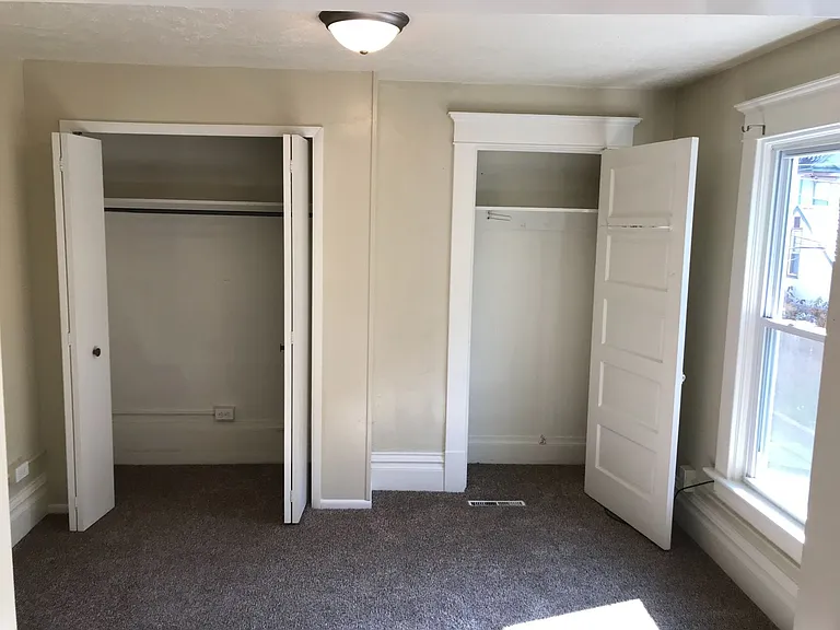 208 E Walnut St — Photo 13