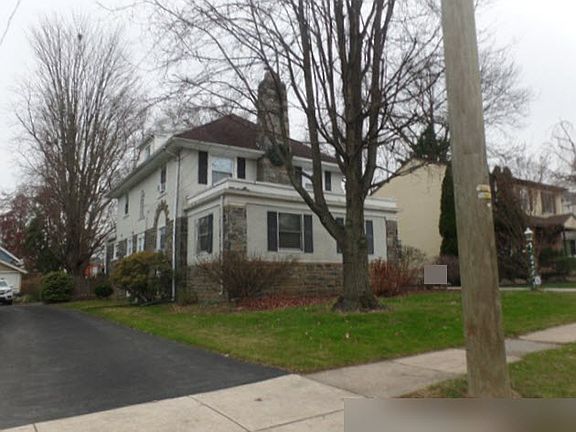 2nd image of 3 E Wilmot Ave