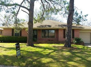 1109 Belmont St, Gainesville, TX 76240