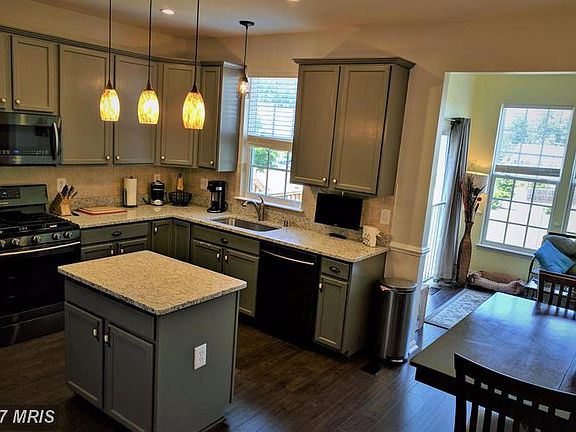 DKitchen with Island