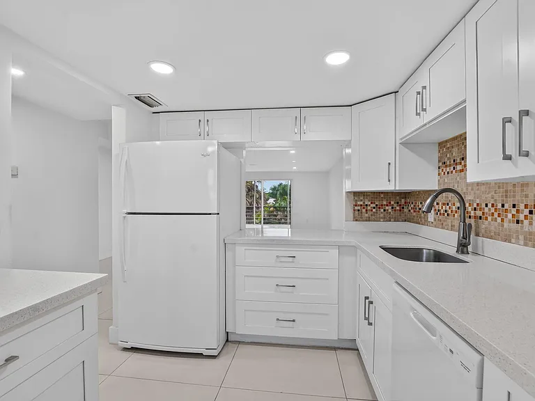 10110 Boca Entrada Blvd #305 — Photo 2