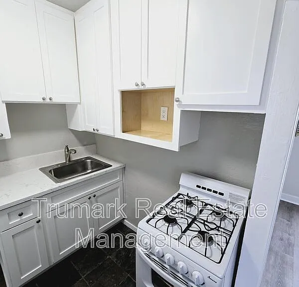 429 W Garfield Ave #C — Photo 4