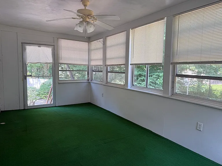 9 Brookdale Cir — Photo 25