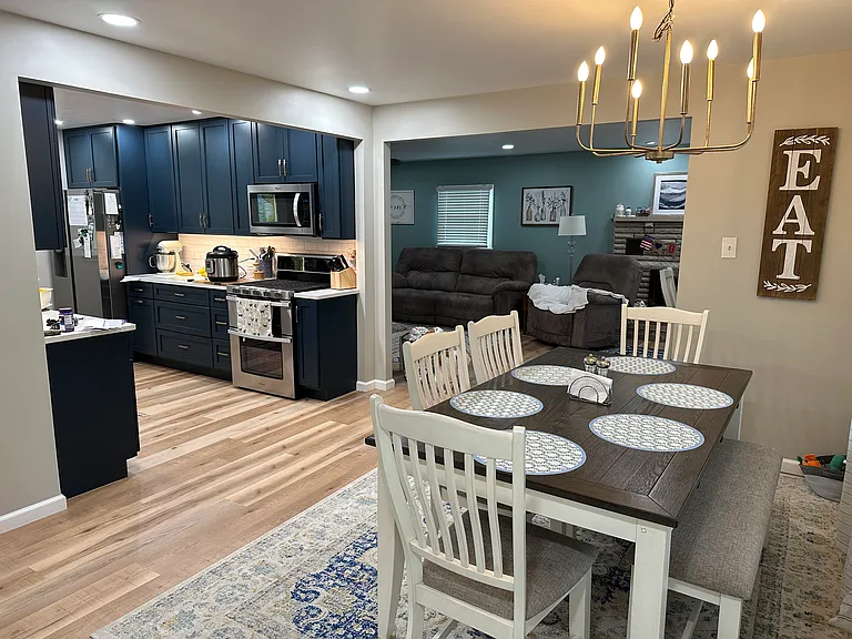 1040 Tulip Ln — Photo 3