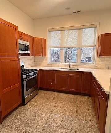 5th image of 1907 S Christiana Ave Floor 2