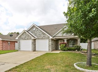 3217 Light Pointe Dr, Dallas, TX 75228