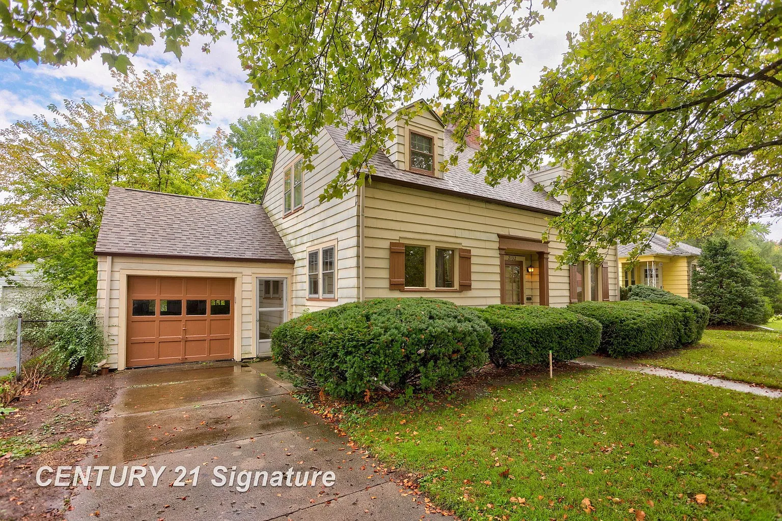 2132 N Clinton St photo 1