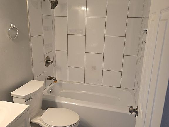2nd image of 446 N Ardmore Ave APT 2A