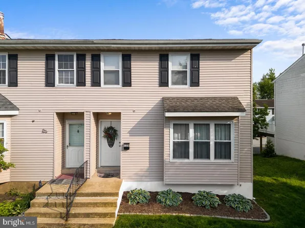128 E Green Valley Cir, Newark, DE 19711