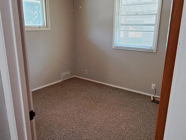 1214 S Saxby Ave — Photo 4