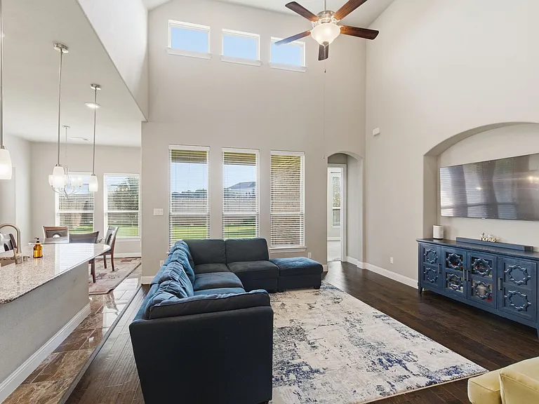 7452 Reverchon Dr — Photo 18