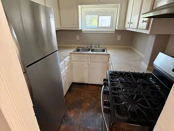 5th image of 318 Broadway #2