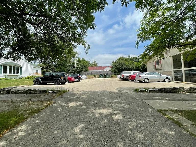 Imperial House Apartments — Photo 9