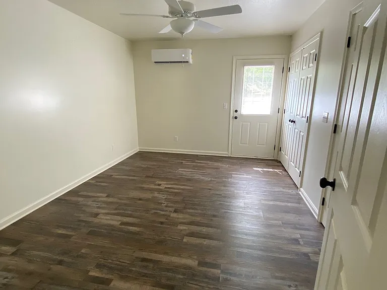 1314 Poplar St E — Photo 6