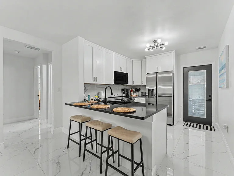 14109 W Parsley Dr — Photo 2
