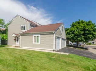 2717 Preston Ct, Aurora, IL 60502