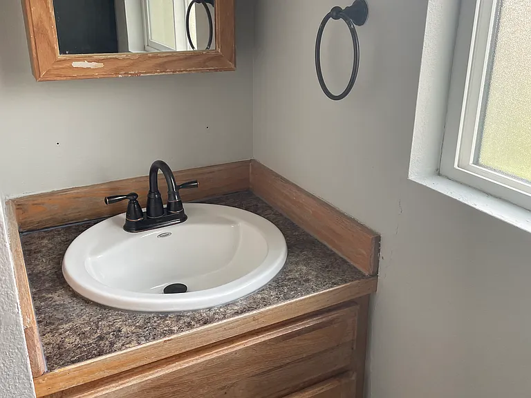 1427 Kimball Ave — Photo 2