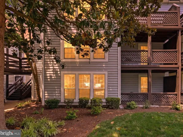 10010 Oakton Terrace Rd #10010, Oakton, VA 22124