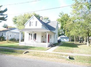 911 Page St, Staunton, IL 62088