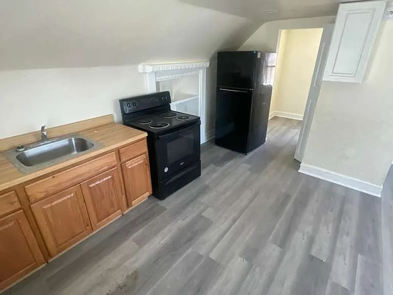 180 Columbia Ave #3 — Photo 4