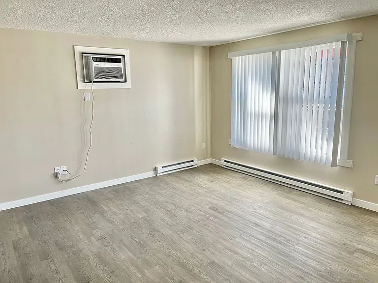 3304 N Lincoln St — Photo 12