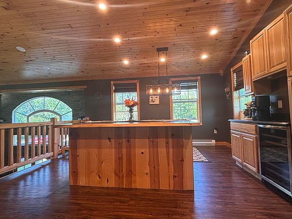 4th image of 8444 Pineview Dr