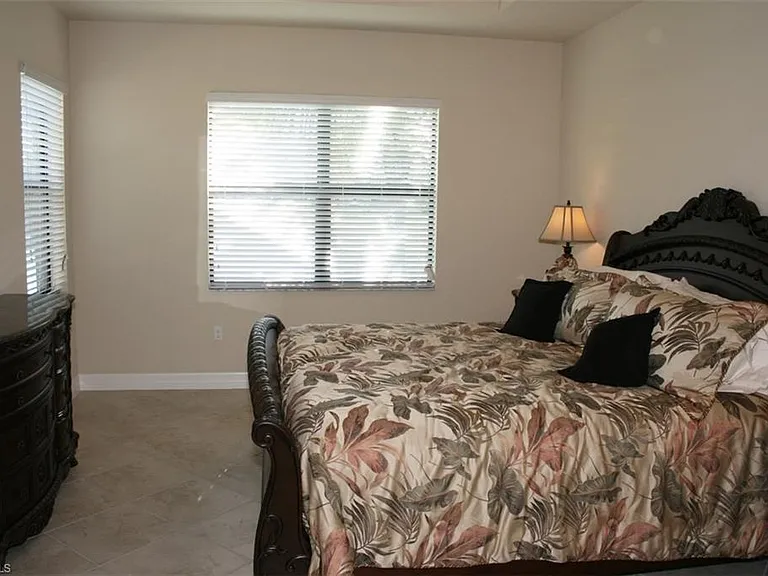 3296 Pacific Dr — Photo 11