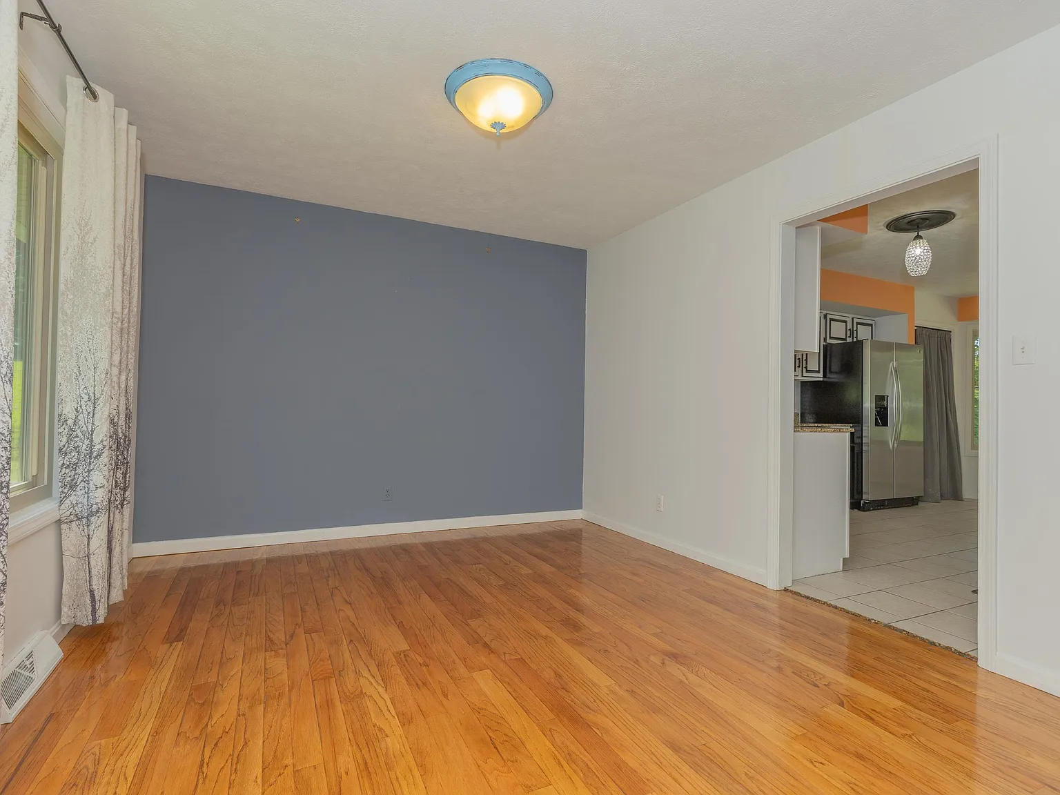4 bed, 3.0 bath, 2744 sqft, $2,200 — Photo 4