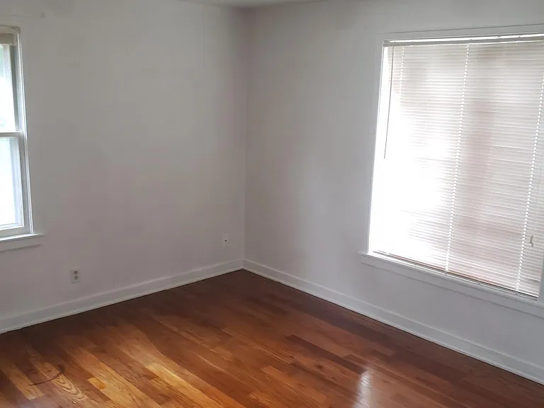 2212 W Everett Ave — Photo 5