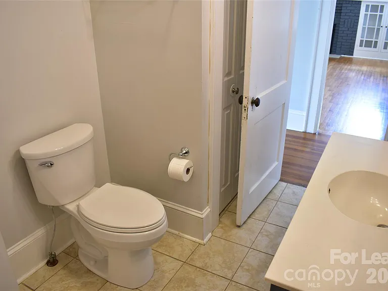 629 N Cedar St — Photo 14
