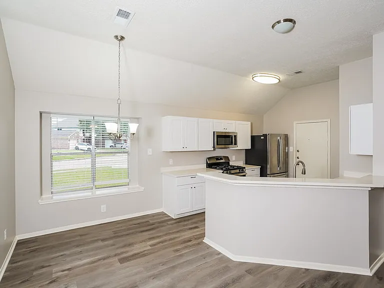 5200 Rockwood Dr — Photo 6